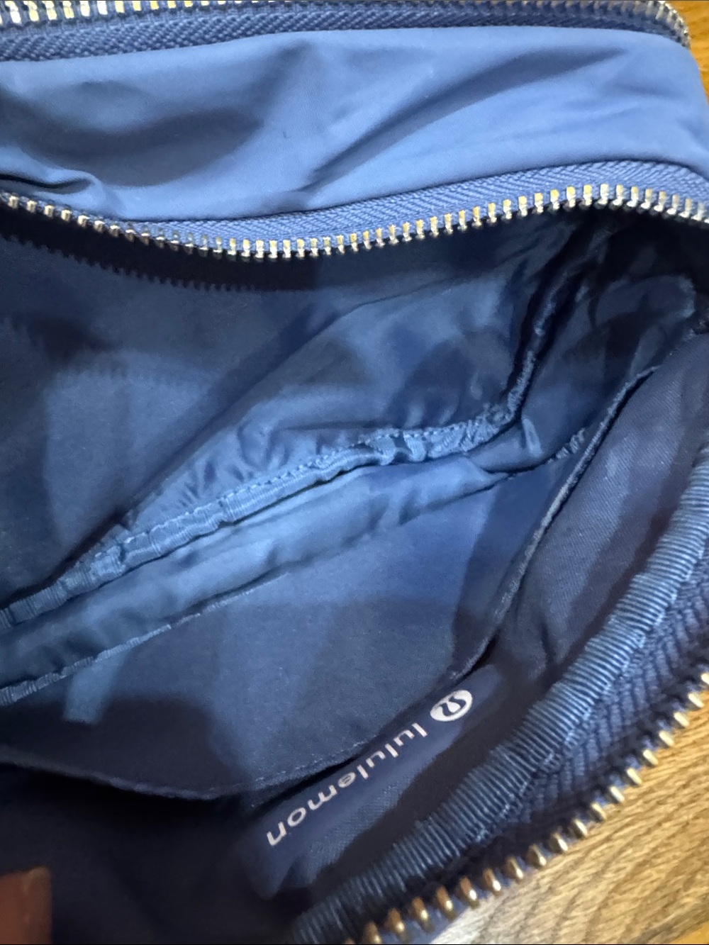 lululemon athletica Blue Adjustable Crossbody Shoulder Bag - Picture 5 of 9